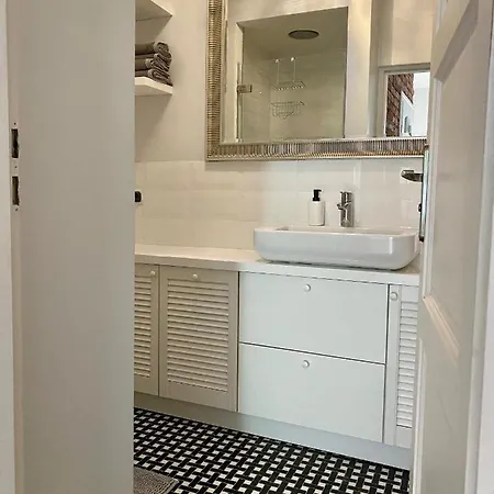 Chic In Vibrant Area - National Stadium - Saska Kepa *